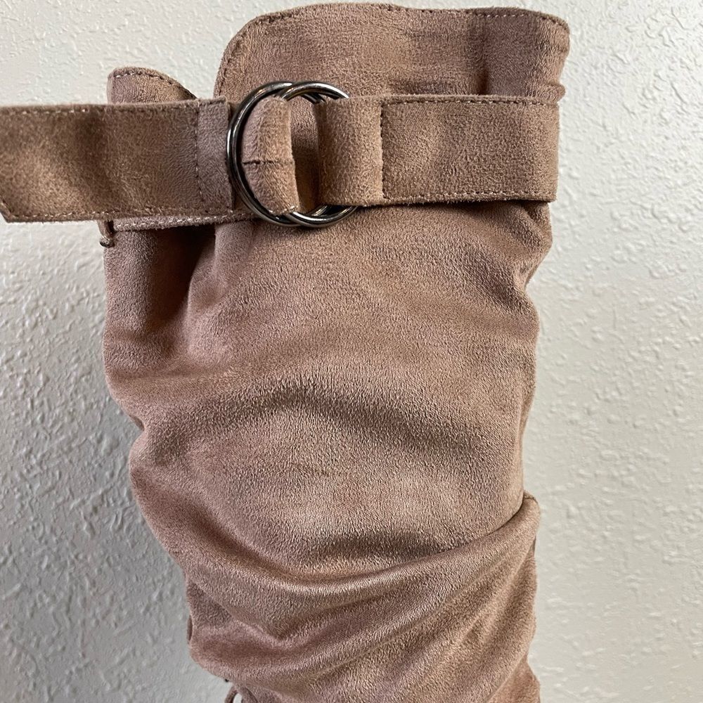 Forever Brown Soft Suede Heeled Boots Size 7.5 EUC - Picture 3 of 7